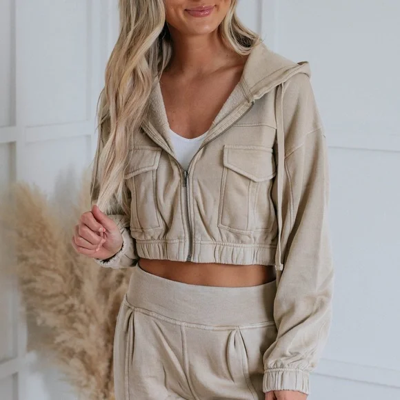 🆕🔄 The Myra Utility Zip Up - Picture 2 of 3